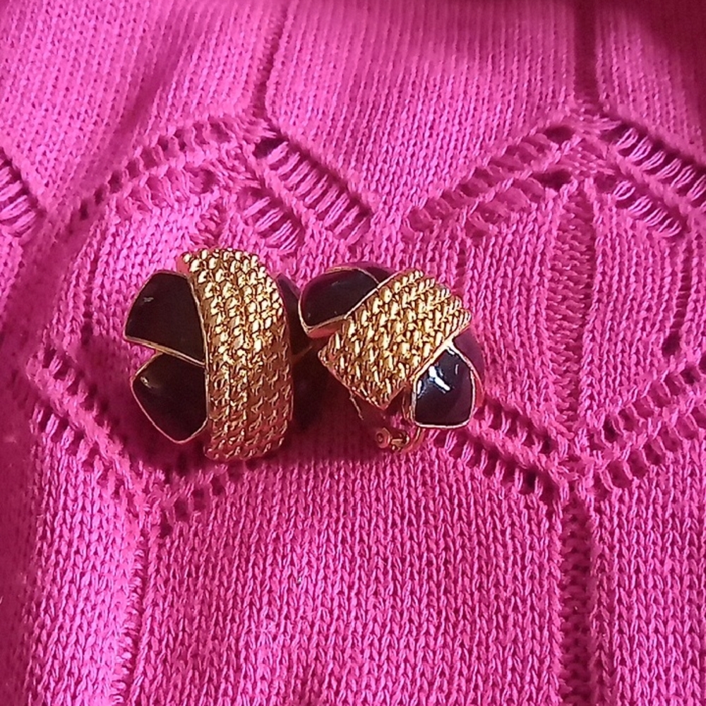 Hi End Gold Clip On Black Enamel Woven Earrings